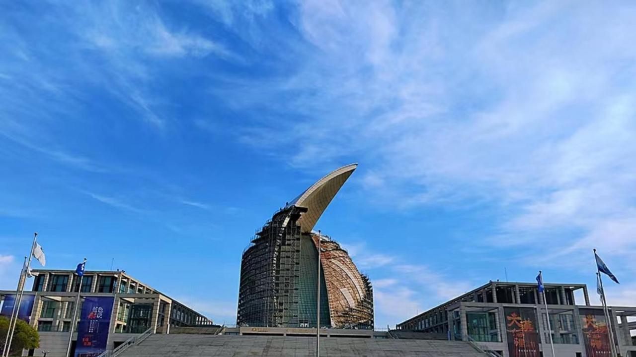Holiday Inn Shanghai Dishui Lake By Ihg Nanhui Exterior photo