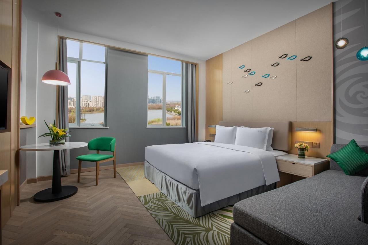 Holiday Inn Shanghai Dishui Lake By Ihg Nanhui Exterior photo